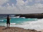 Observando o mar azul no Parque Nacional Washington-Slagbai, no norte de Bonaire